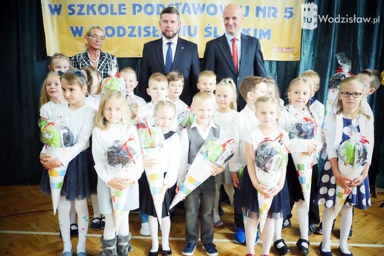 Kilkaset dzieci dostało Wodzisławskie Tyty Pierwszaka, Gazeta Wodzisławska